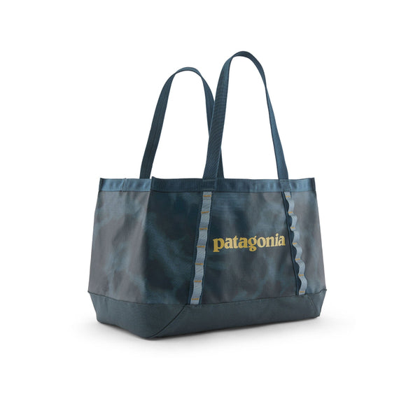 The 25-liter Patagonia Black Hole Gear Tote in sastrugi: summit blue color on a white background.