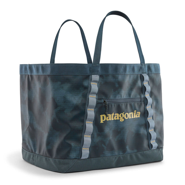The 61-liter Patagonia Black Hole Gear Tote in sastrugi: summit blue color on a white background.