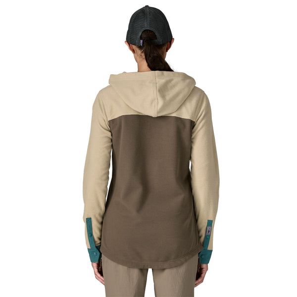 Person wearing a two-tone marlow brown Patagonia Women's Early Rise Long Sleeved Fleece Fishing Shirt on a white background.