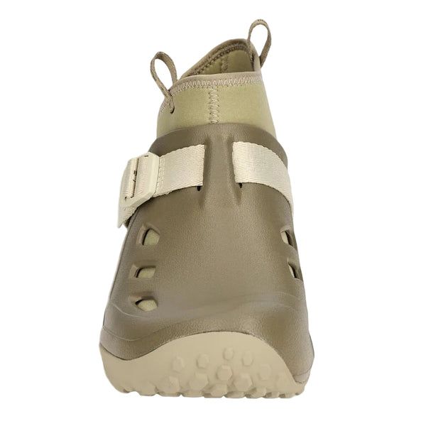 Individual dark stone brown and beige Simms Men's Drifter AT Fishing Shoe showing front of toe on a white background.